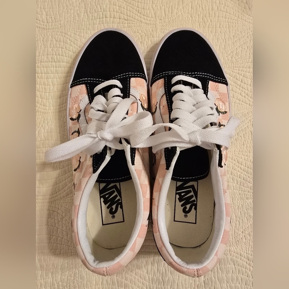 NIB Vans Old Skool Skater Sneaker With Embroidered Peaches Design - Picture 3 of 13